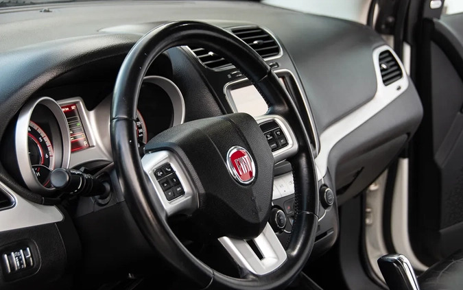 Fiat Freemont cena 48900 przebieg: 205000, rok produkcji 2015 z Nowy Sącz małe 781